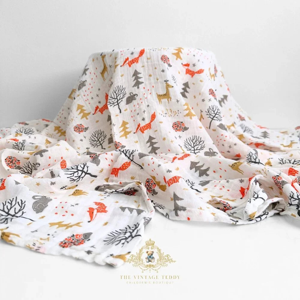 NWT Cute Baby Gift Set Swaddling Muslin Blankets Wooden Toy Woodland Animals - Picture 3 of 6